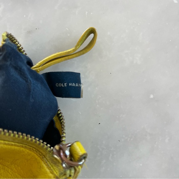 Cole Hann Small Leather wallet. Yellow. - Picture 3 of 6